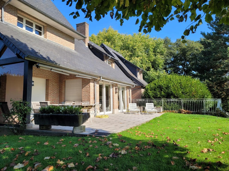 Maison - 275 m² - 12 pièces