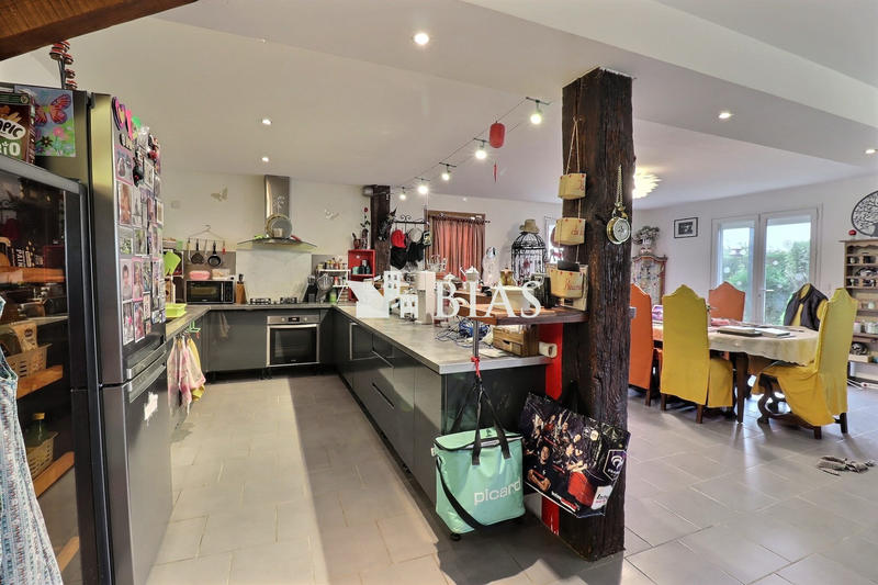 Maison - 363 m² - 10 pièces