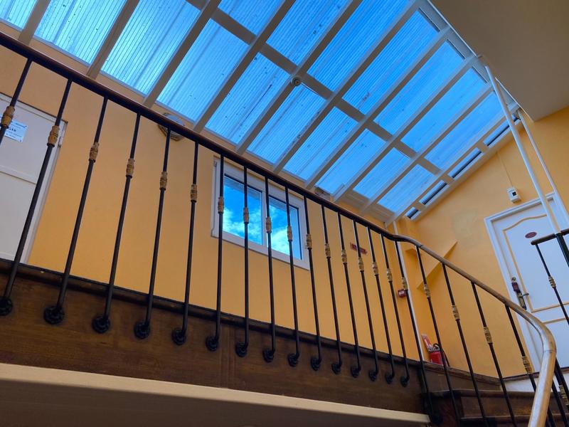 Local commercial - 1 300 m² - 50 pièces