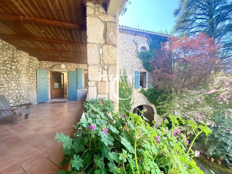 Maison - 204 m² - 9 pièces