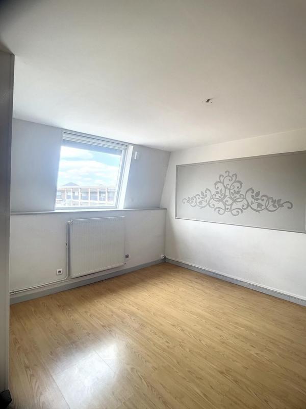 Maison - 250 m² - 9 pièces