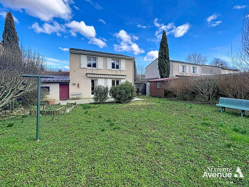 Maison - 99 m² - 5 pièces