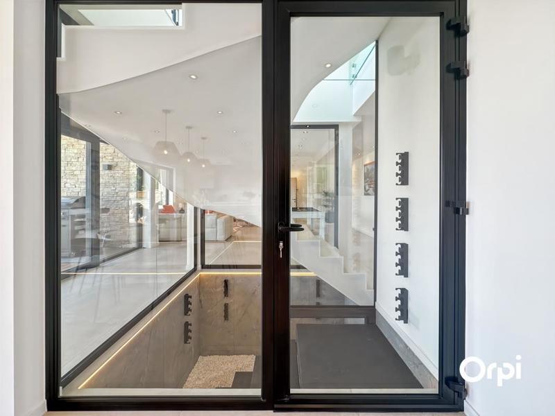 Villa - 242 m² - 5 pièces