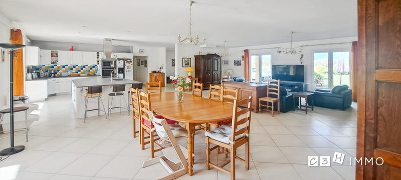 Villa - 222 m² - 7 pièces