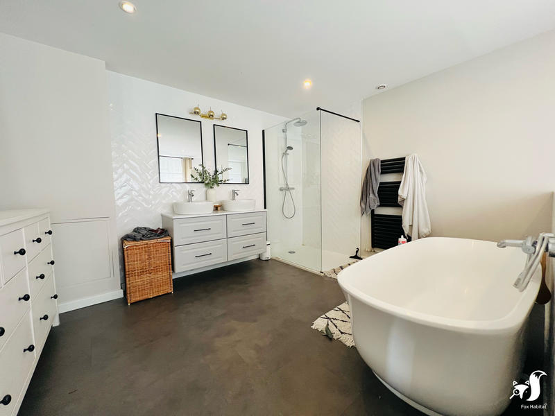 Maison - 180 m² - 5 pièces