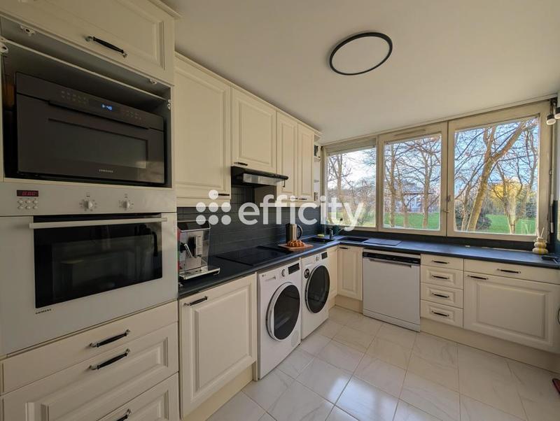 Appartement - 90 m² - 4 pièces