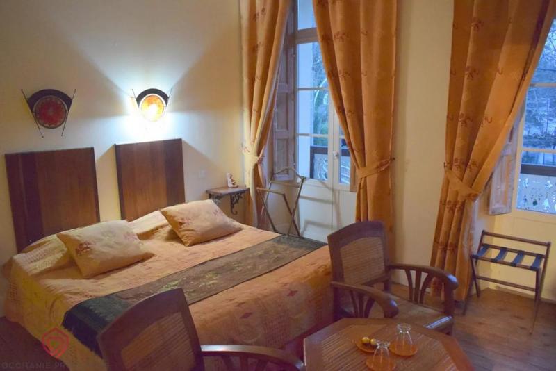 Propriété - 302 m² - 10 pièces