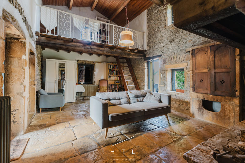 Maison - 261 m² - 6 pièces