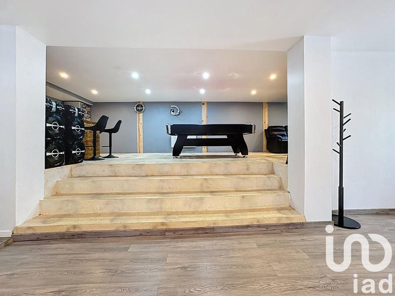 Maison - 222 m² - 8 pièces