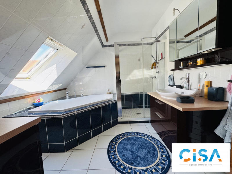 Maison traditionnelle - 156 m² - 6 pièces