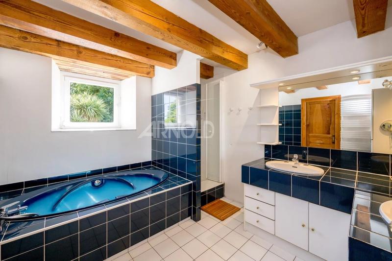 Maison - 137 m² - 8 pièces
