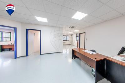 Local commercial - 119 m² - 4 pièces