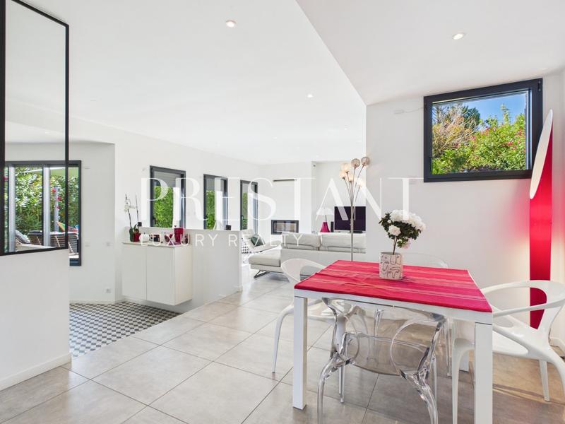 Maison - 180 m² - 5 pièces