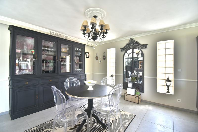 Maison - 210 m² - 7 pièces