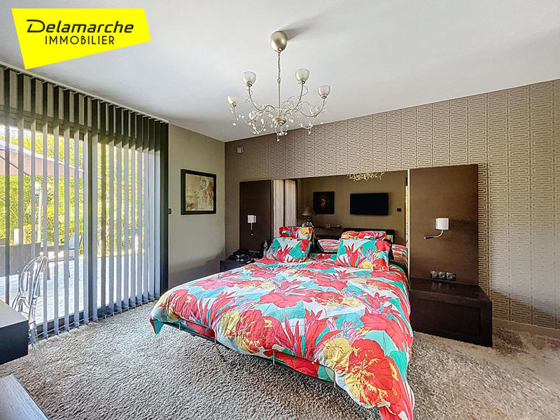 Maison - 241 m² - 10 pièces