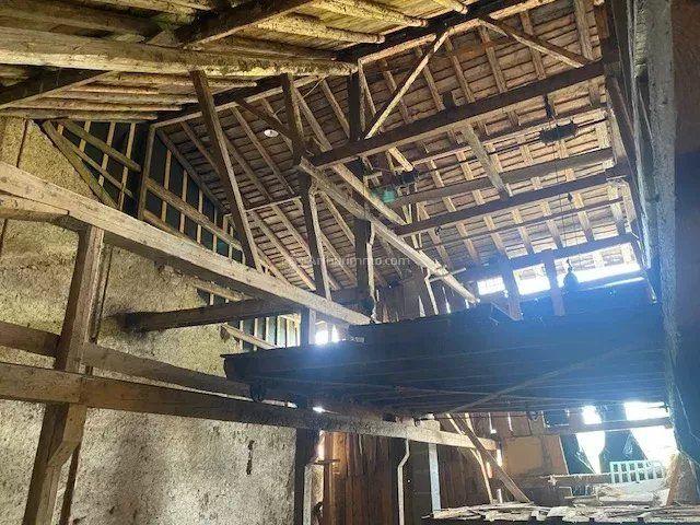 Maison - 250 m² - 6 pièces