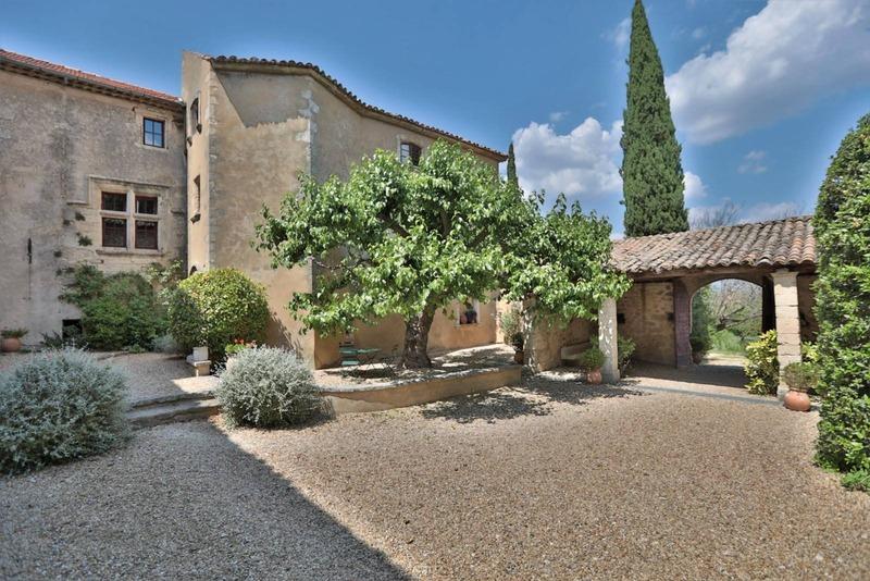 Propriété - 1 000 m² - 20 pièces