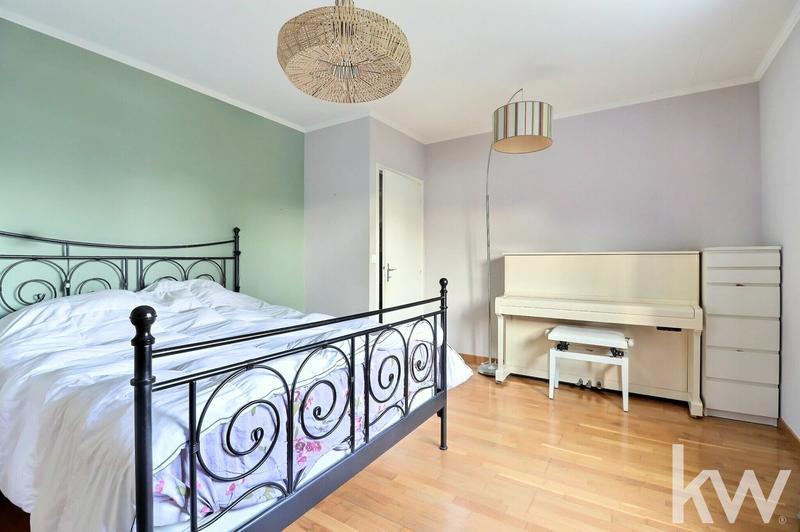 Maison - 241 m² - 8 pièces