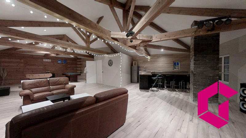 Maison - 340 m² - 6 pièces