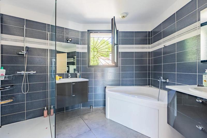 Maison - 170 m² - 12 pièces