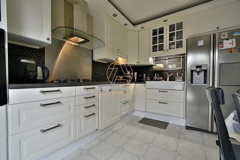 Maison - 200 m² - 8 pièces