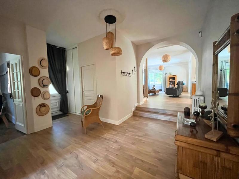 Maison - 275 m² - 6 pièces