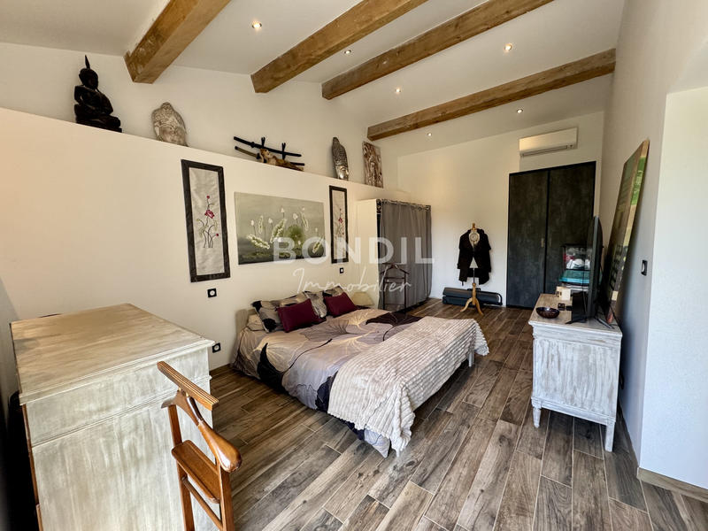 Propriété - 225 m² - 7 pièces