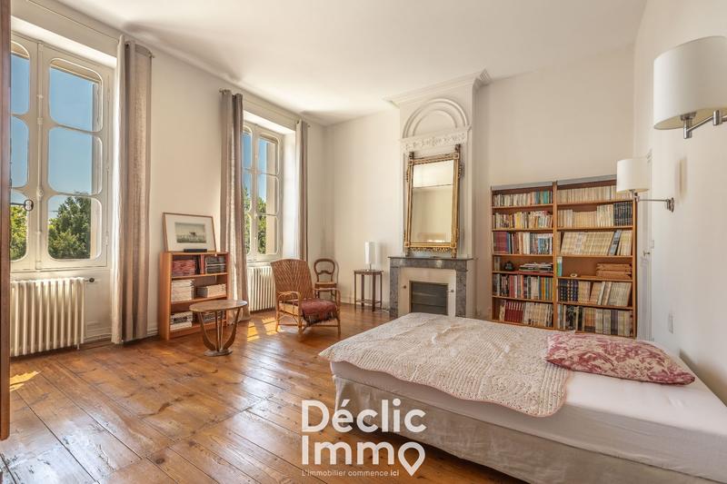 Maison - 484 m² - 17 pièces