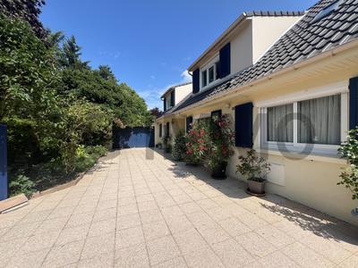 Maison - 200 m² - 7 pièces