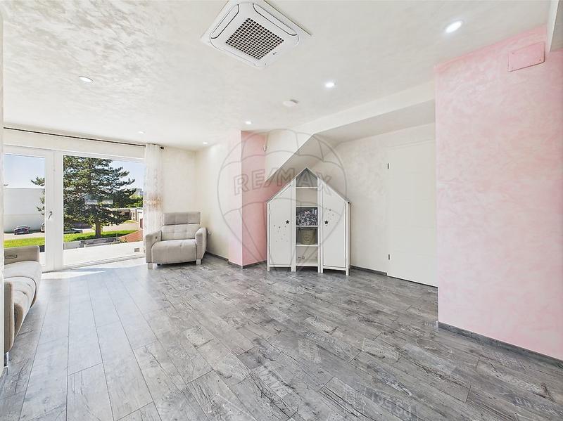 Maison - 255 m² - 6 pièces