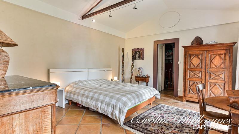 Maison - 218 m² - 8 pièces