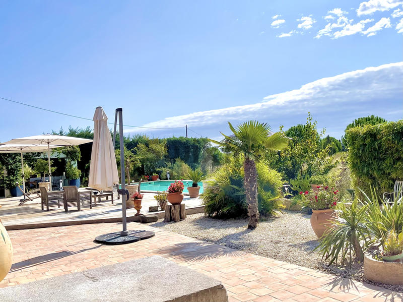 Propriété - 453 m² - 16 pièces