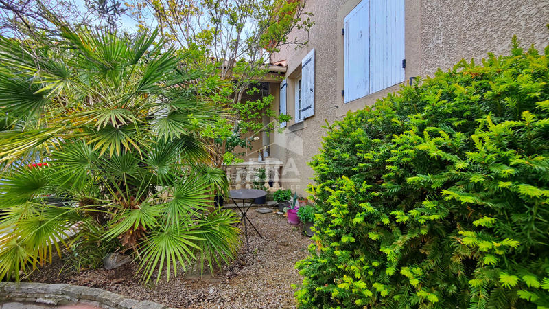 Maison - 221 m² - 8 pièces