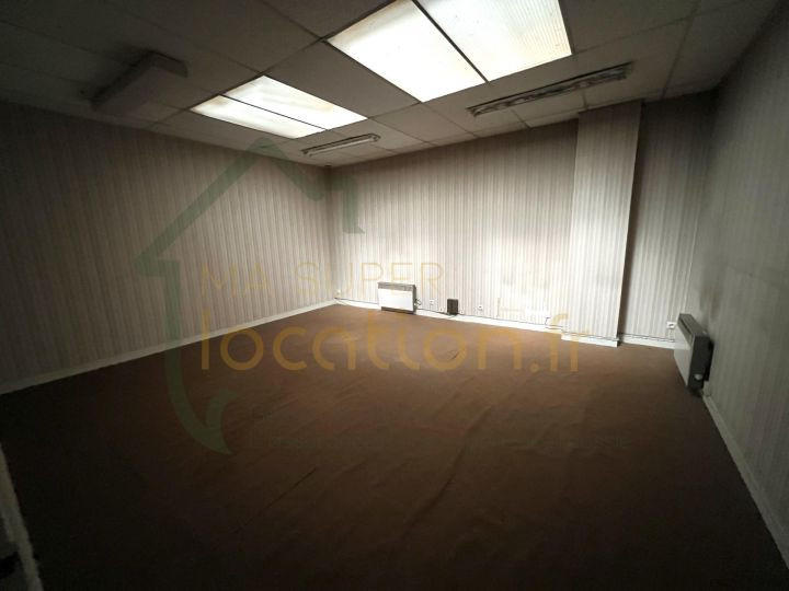 Local commercial - 369 m² - 2 pièces