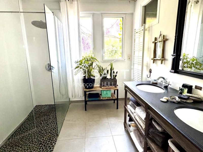 Maison - 185 m² - 7 pièces