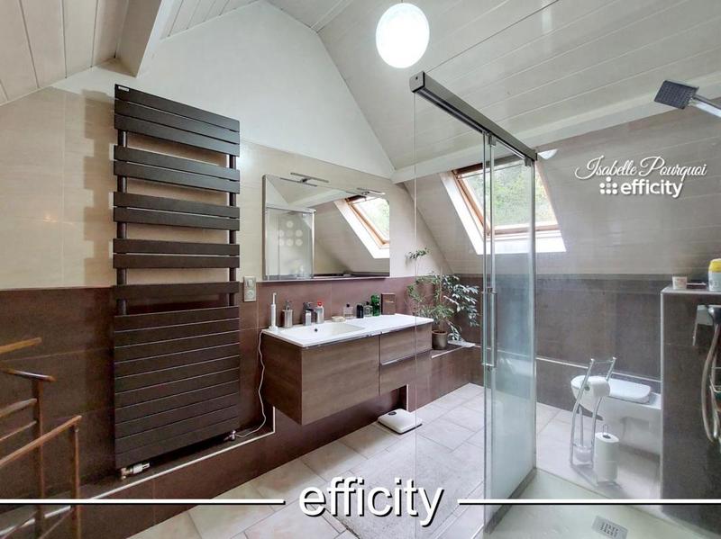 Maison - 215 m² - 6 pièces