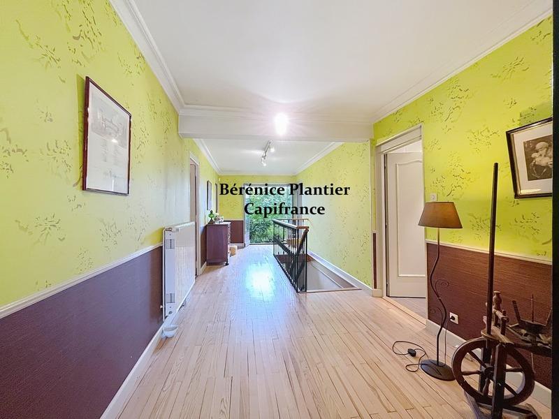 Maison - 246 m² - 7 pièces