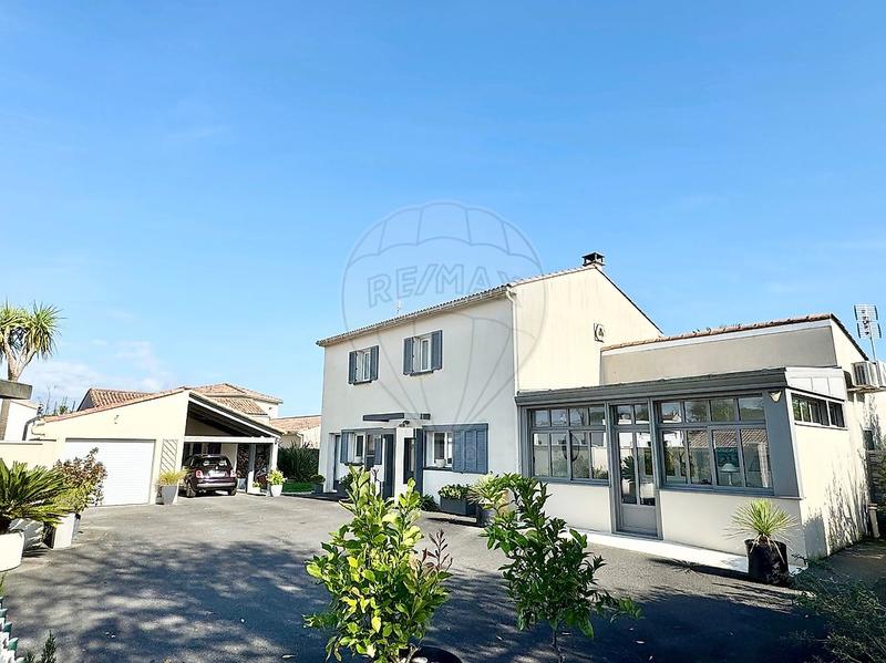 Villa - 216 m² - 8 pièces