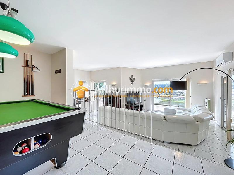 Maison - 205 m² - 7 pièces