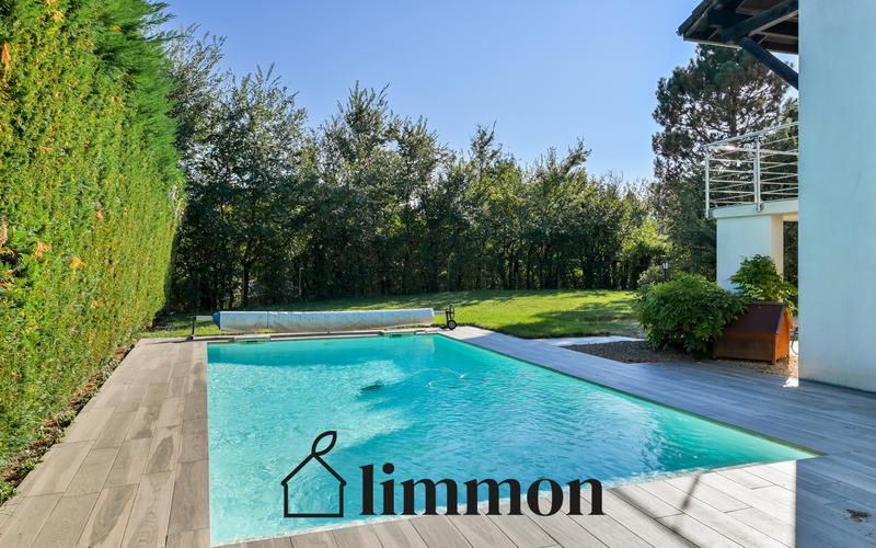 Maison - 211 m² - 6 pièces