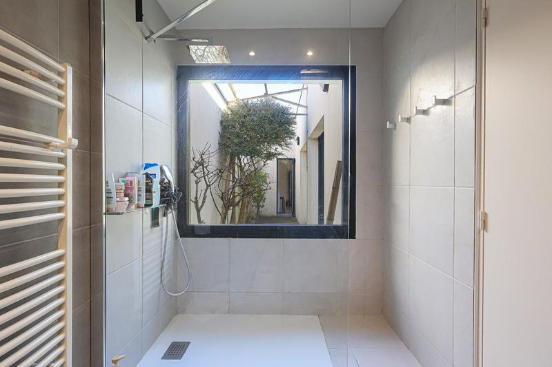 Villa - 203 m² - 9 pièces