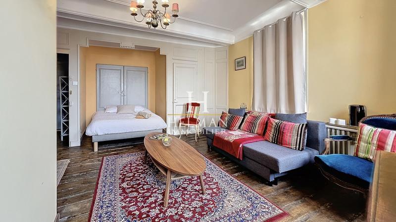 Maison - 301 m² - 11 pièces