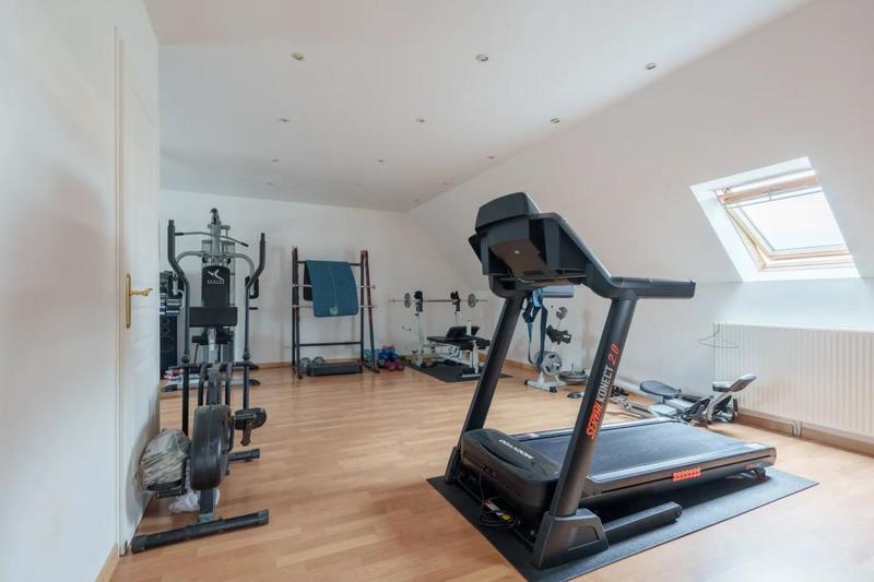 Maison - 238 m² - 8 pièces