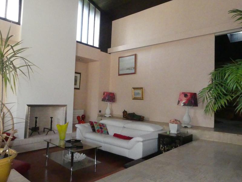 Maison - 220 m² - 9 pièces