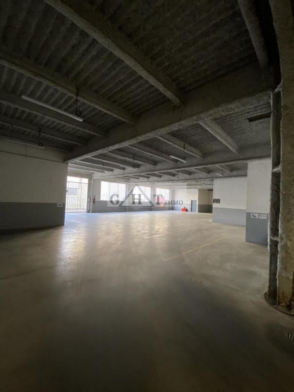 Entrepôt - 2 900 m²