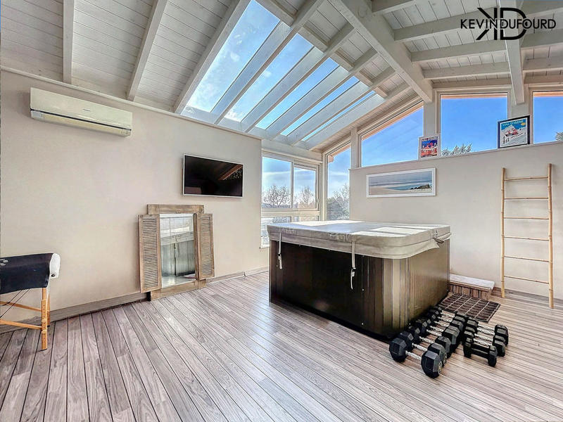 Villa - 285 m² - 11 pièces