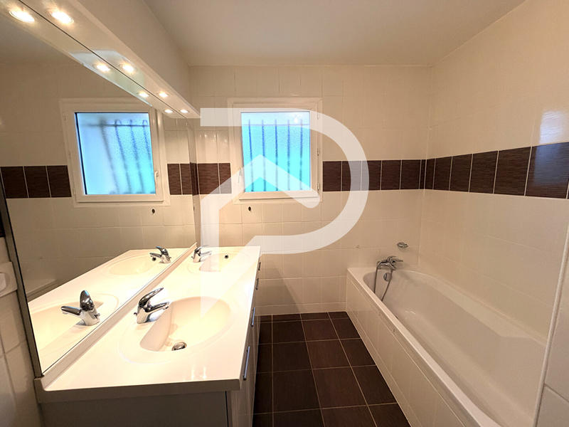 Maison - 106 m² - 4 pièces