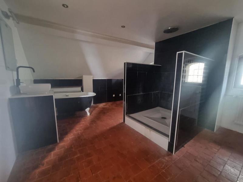 Maison - 241 m² - 11 pièces