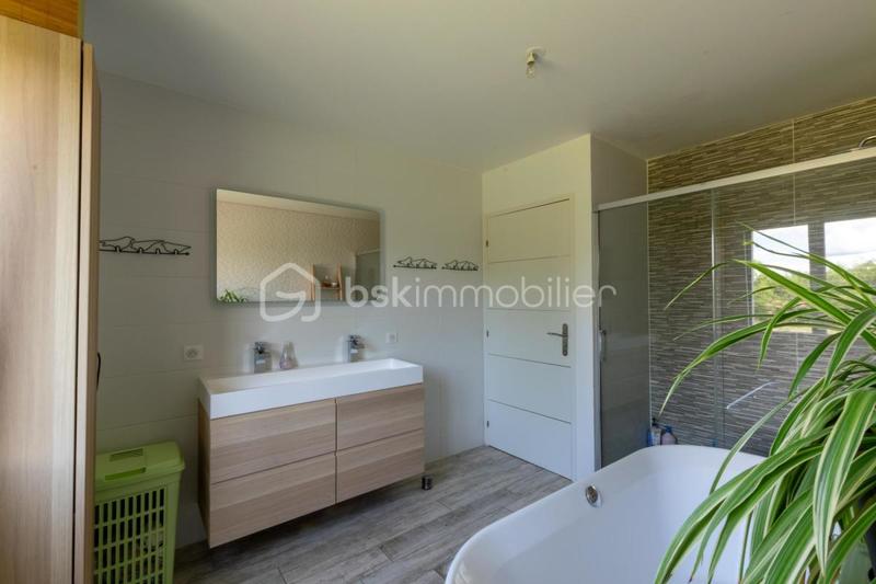 Maison - 168 m² - 8 pièces