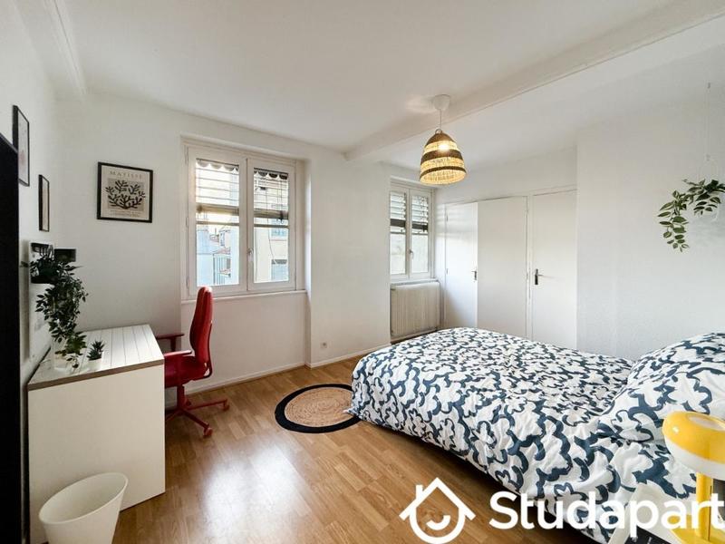 Chambre - 104 m² - 1 pièce